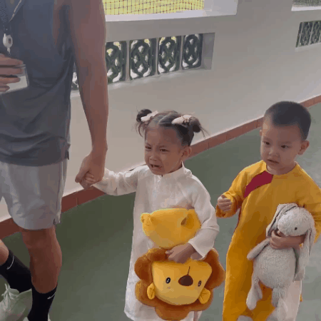 Khoảnh khắc tấu hề” của Lisa - Leon nhà Hồ Ngọc Hà khi đón Tết Trung thu cùng bố mẹ-3