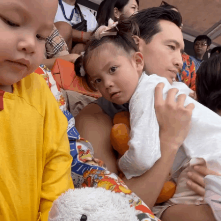 Khoảnh khắc tấu hề” của Lisa - Leon nhà Hồ Ngọc Hà khi đón Tết Trung thu cùng bố mẹ-4