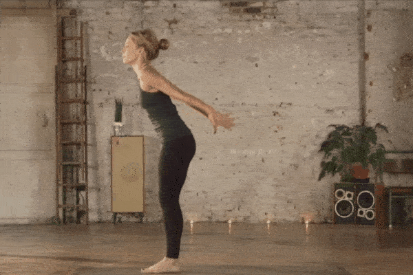 Động tác Yoga mô phỏng 'cái ghế' giúp siết mỡ bụng, săn chắc đùi hiệu quả