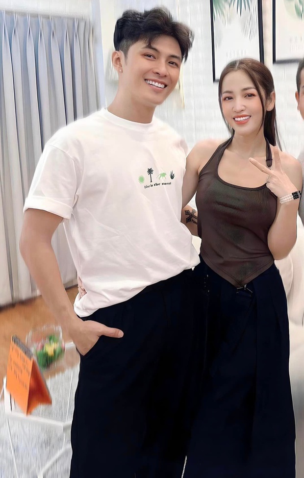 Puka và Gin Tuấn Kiệt sánh đôi thử áo dài cưới, thái độ bên ngoài mới gây chú ý-1