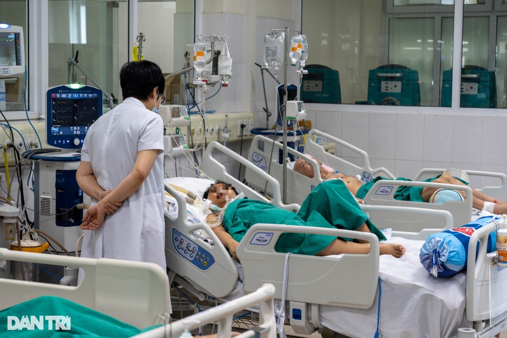 Hà Nội: Con vừa chào đời, mẹ chỉ còn 10% cơ hội sống vì sốt xuất huyết-1