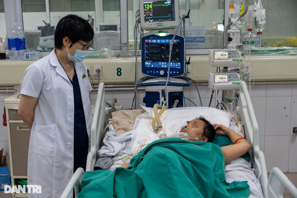 Hà Nội: Con vừa chào đời, mẹ chỉ còn 10% cơ hội sống vì sốt xuất huyết-2
