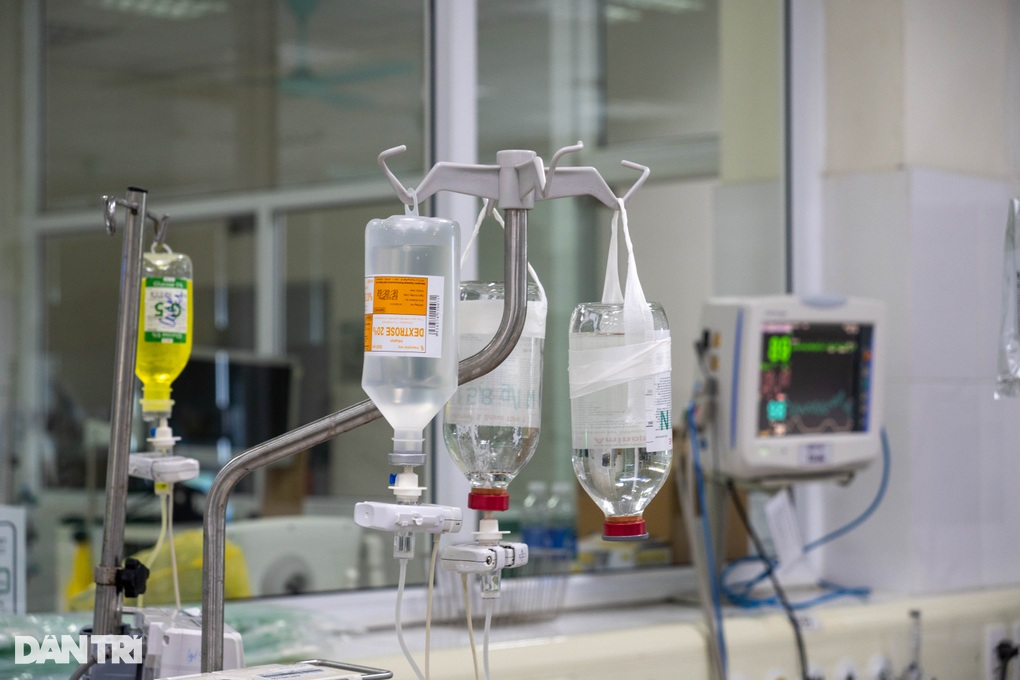 Hà Nội: Con vừa chào đời, mẹ chỉ còn 10% cơ hội sống vì sốt xuất huyết-3