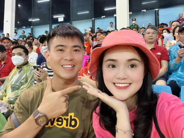 Chịu chơi như Duy Mạnh, chi gần 50 triệu mua iphone 15 Pro Max tặng Quỳnh Anh nhân dịp trung thu-2