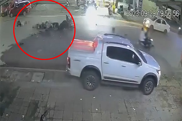 NÓNG: Xe khách Thành Bưởi và ô tô 16 chỗ tông nhau, 4 người chết, nhiều người bị thương-4