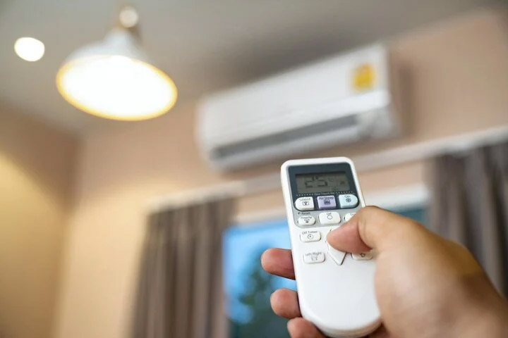 Tắt điều hòa khi phòng đủ lạnh có tiết kiệm điện?-1