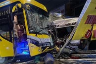 NÓNG: Xe khách Thành Bưởi và ô tô 16 chỗ tông nhau, 4 người chết, nhiều người bị thương