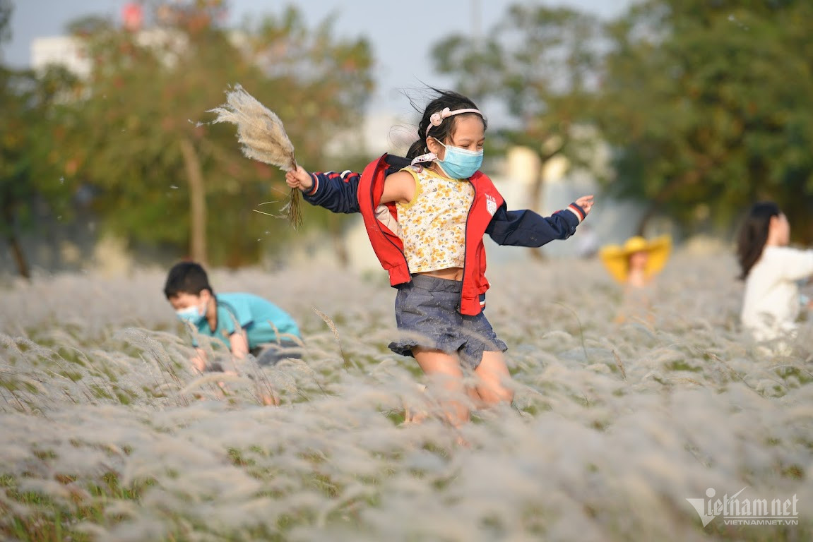 Thời tiết Hà Nội 10 ngày tới: Nắng liên tiếp, giữa tuần sau tăng nhiệt mạnh-1