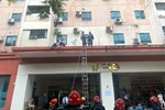 Người phụ nữ ở Hà Nội rơi từ chung cư xuống mặt thoáng trần tầng 1