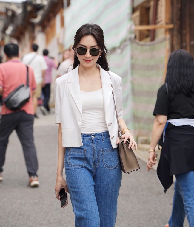 Tham khảo cách diện đồ sáng màu hack tuổi mà vẫn thanh lịch của Hoa hậu Thu Thảo-1