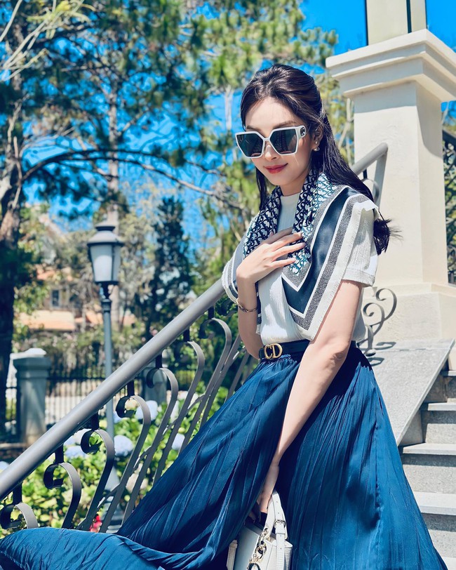 Tham khảo cách diện đồ sáng màu hack tuổi mà vẫn thanh lịch của Hoa hậu Thu Thảo-9