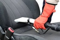 Cách vệ sinh ghế nỉ ô tô tại nhà đơn giản, hiệu quả