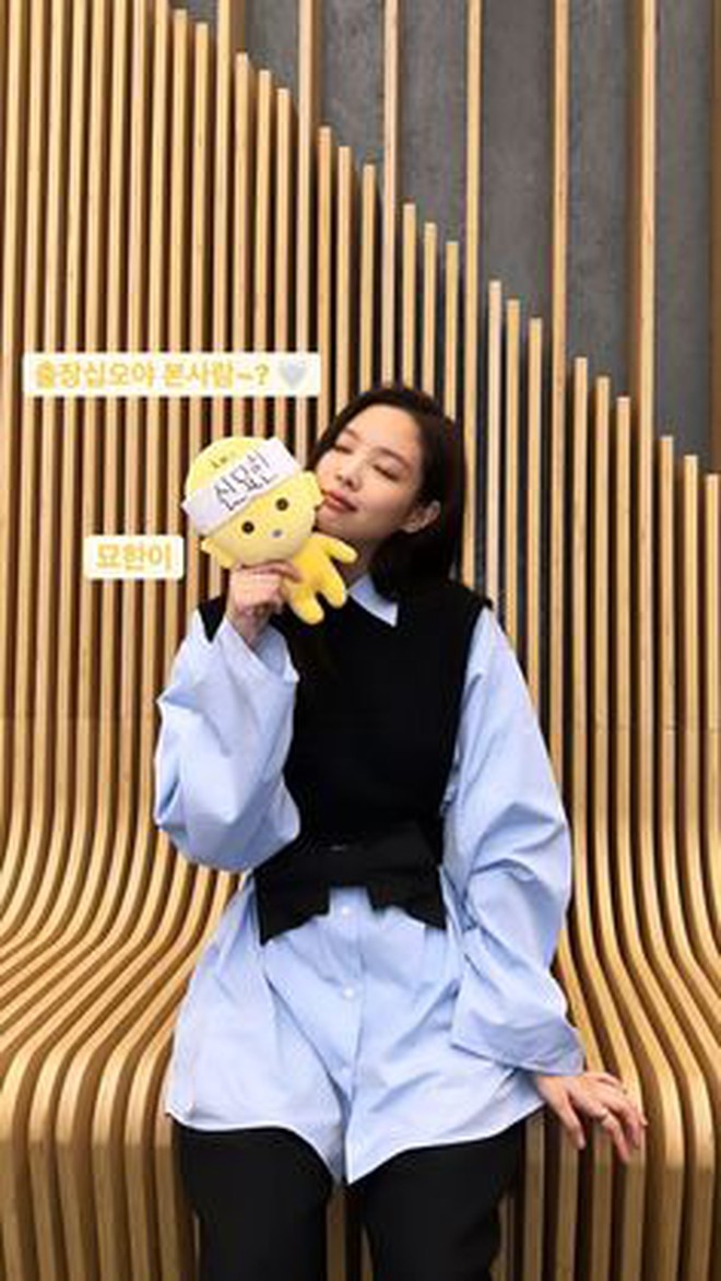 Bao nhiêu lần diện áo sơ mi là bấy nhiêu lần Jennie ghi điểm với các chiêu mix đồ cực bén-3