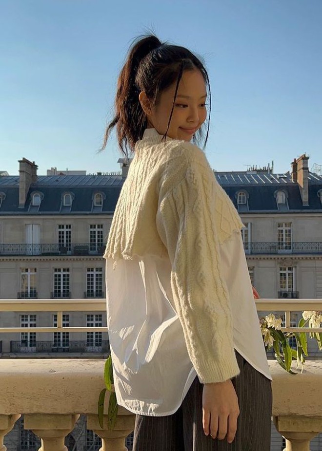 Bao nhiêu lần diện áo sơ mi là bấy nhiêu lần Jennie ghi điểm với các chiêu mix đồ cực bén-4