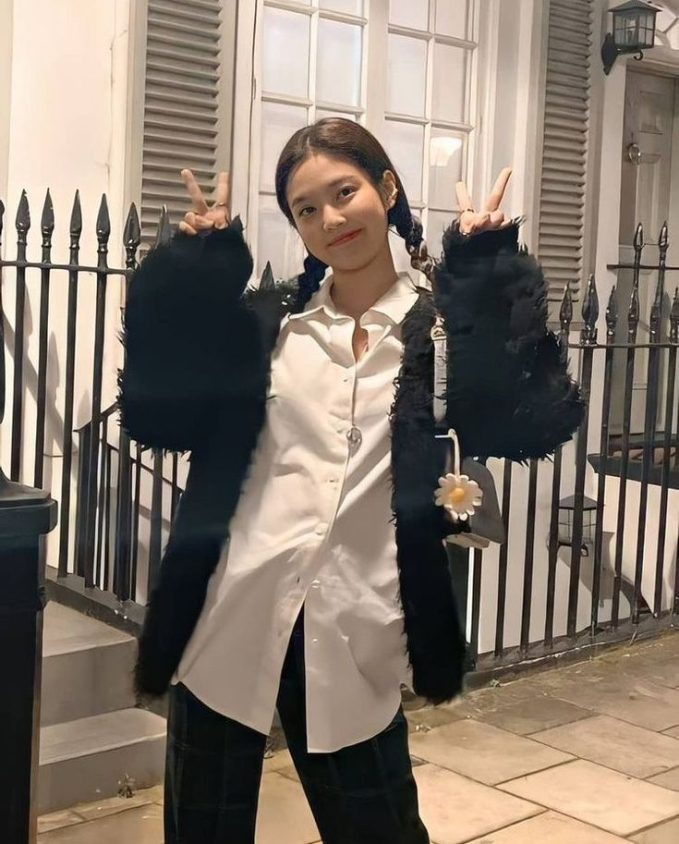 Bao nhiêu lần diện áo sơ mi là bấy nhiêu lần Jennie ghi điểm với các chiêu mix đồ cực bén-9