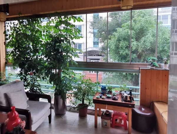 Cô gái trẻ chọn cách sống khác ngay trong căn hộ nhỏ ở thành phố-1