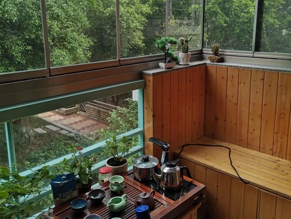 Cô gái trẻ chọn cách sống khác ngay trong căn hộ nhỏ ở thành phố-3