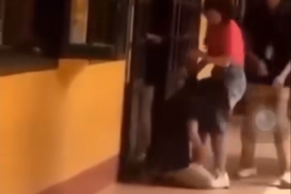 Vụ clip nữ sinh quỳ khóc ở cửa lớp, trường khẳng định cô giáo không phạt quỳ-2