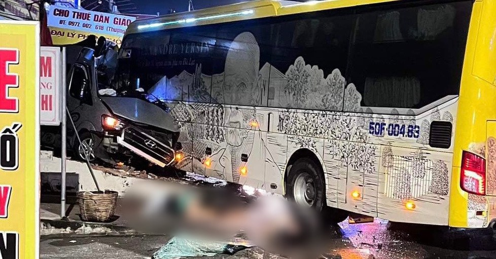 Hiện trường đau thương nơi 2 xe khách tông trực diện, 4 người tử vong-4