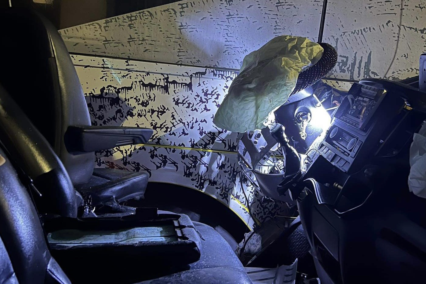 Hiện trường đau thương nơi 2 xe khách tông trực diện, 4 người tử vong-6