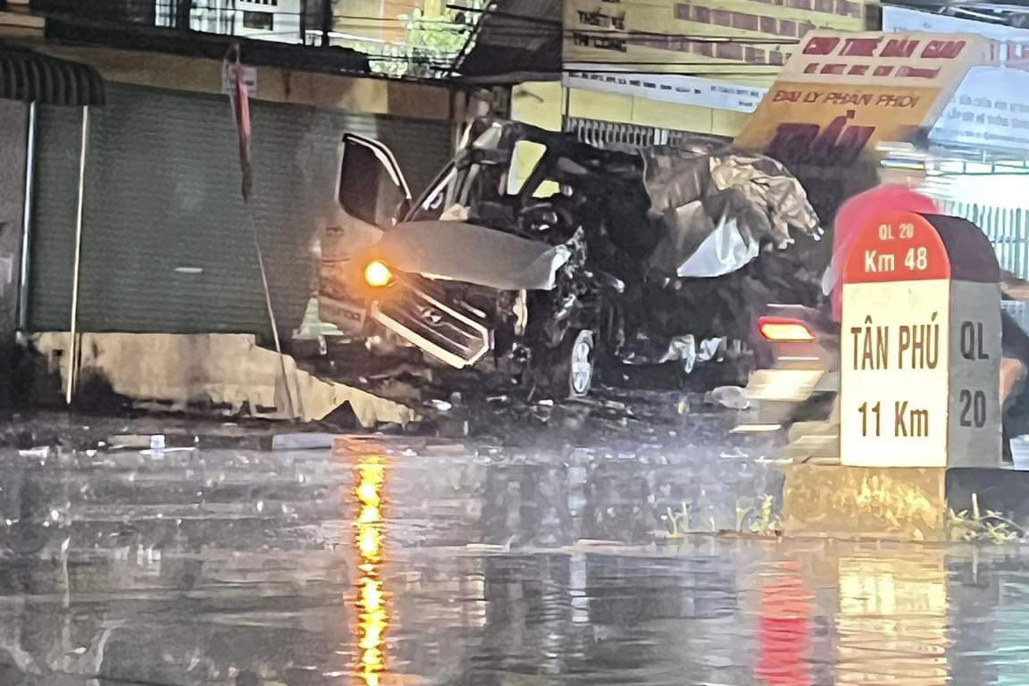 Hiện trường đau thương nơi 2 xe khách tông trực diện, 4 người tử vong-9