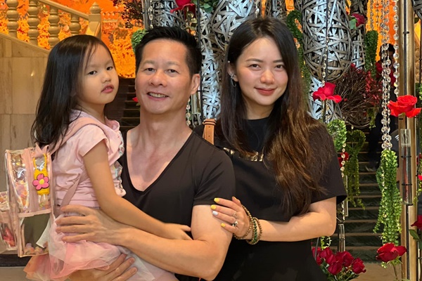 Phan Như Thảo đến đón con tan học, con gái nói 1 câu cho thấy được bố chăm cực khéo-6