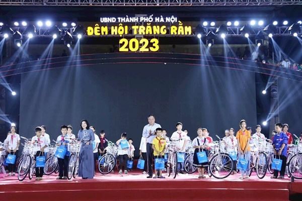 Chương trình Đêm hội Trăng rằm 2023” cho trẻ em có hoàn cảnh đặc biệt khó khăn-1