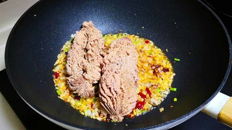 Thứ bổ nhất của cá, canxi gấp 2 lần thịt, mỗi con có khoảng 1 lạng, chợ bán 250.000đ/kg, nấu kiểu này ăn vừa ngon lại bổ-3