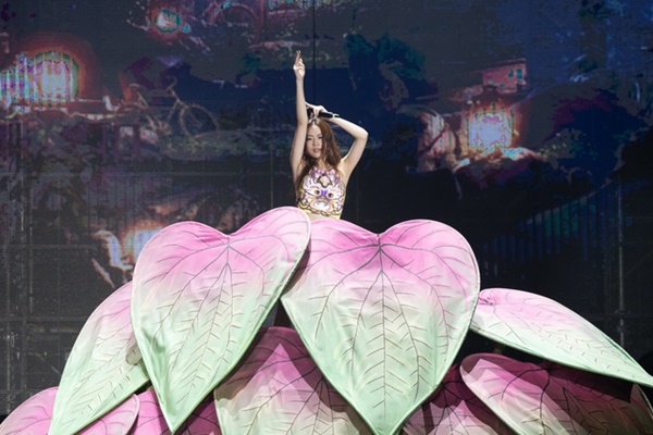 Vietnamese Concert: Hoàng Thùy Linh làm được, nhưng hát chưa được!-4