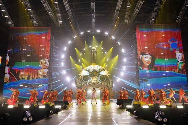 Vietnamese Concert: Hoàng Thùy Linh làm được, nhưng hát chưa được!-5