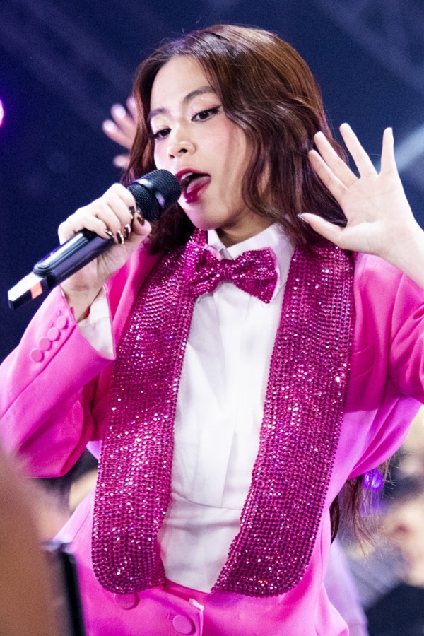 Vietnamese Concert: Hoàng Thùy Linh làm được, nhưng hát chưa được!-8