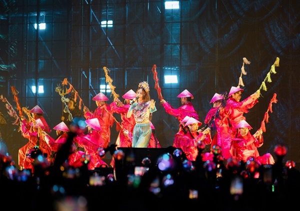Vietnamese Concert: Hoàng Thùy Linh làm được, nhưng hát chưa được!-10