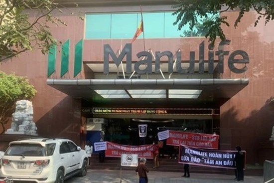 Vụ ‘hô biến’ tiền tiết kiệm thành bảo hiểm: Manulife trả nghìn tỷ ‘vỡ’ hợp đồng