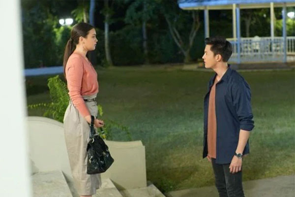 Bà giúp việc khóc khi nhận điện thoại của con trai chủ cũ-2