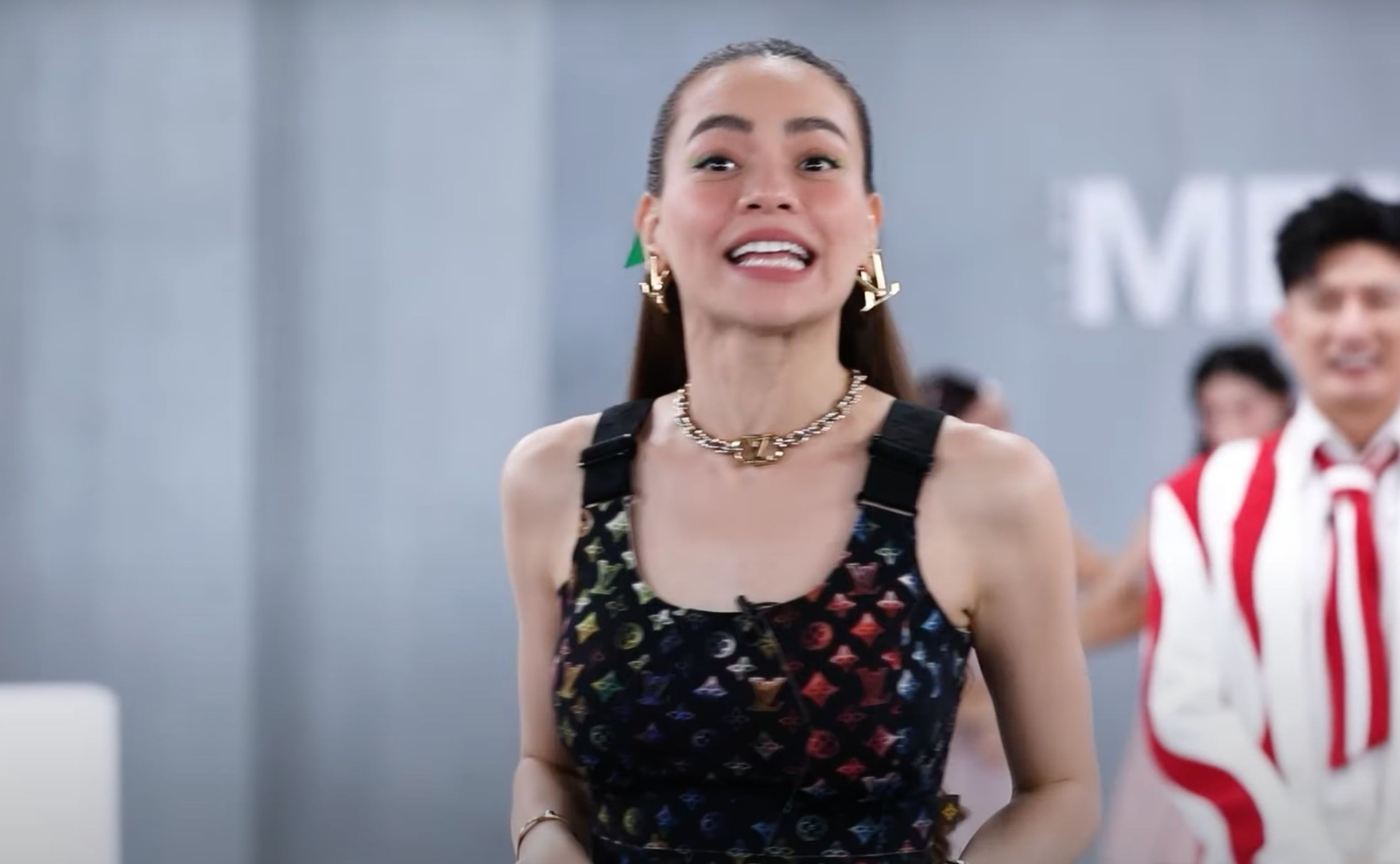 Hồ Ngọc Hà và Thanh Hằng đáp trả hội đồng Hương Giang-2