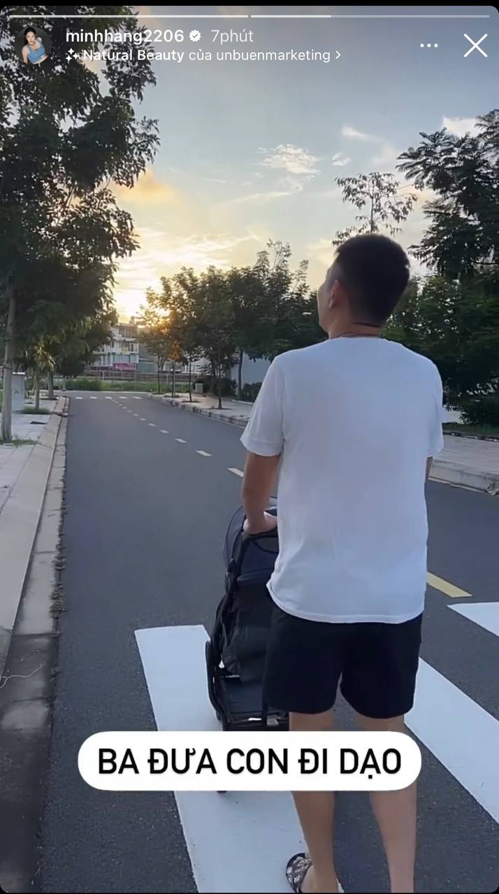 Ông xã Minh Hằng hiếm hoi lên sóng cùng con trai, có 1 hành động chuẩn bố bỉm-1