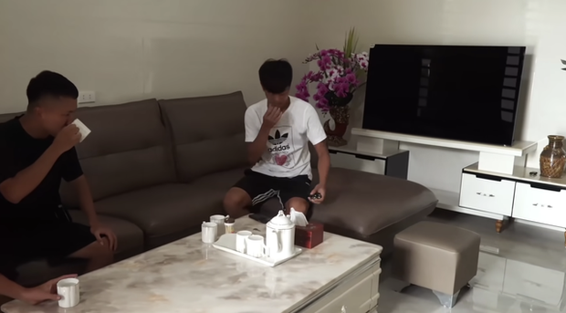 Hot girl vướng nghi vấn người thứ 3 kết hôn cùng hot boy sân cỏ”: Vợ chồng cùng tậu Mẹc, sở hữu khách sạn riêng-5