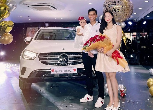 Hot girl vướng nghi vấn người thứ 3 kết hôn cùng hot boy sân cỏ”: Vợ chồng cùng tậu Mẹc, sở hữu khách sạn riêng-6