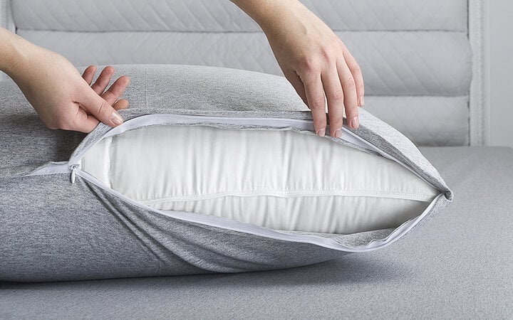 Vì sao nên thường xuyên giặt vỏ gối?-1