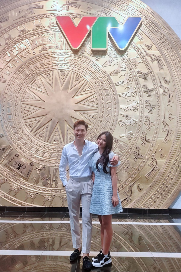 Con gái Mạnh Trường 15 tuổi đã cao vượt mẹ, bố tiết lộ 1 sở thích giúp tăng chiều cao tốt-5