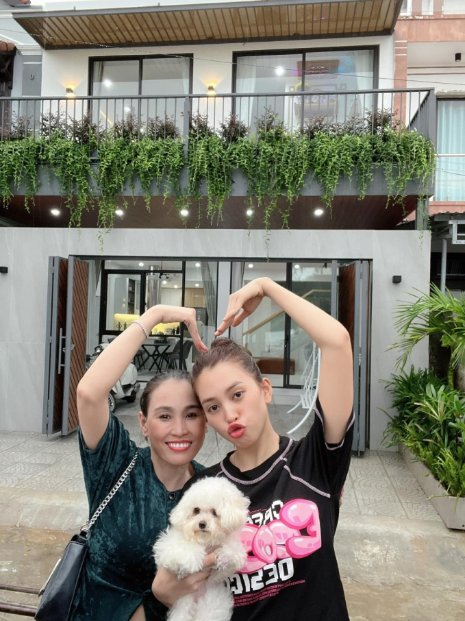 Dì Dung” đi tân gia nhà mới của Tiểu Vy ở Quảng Nam, thốt lên 1 câu khi đến phòng ngủ hướng ra ban công xanh mướt-8