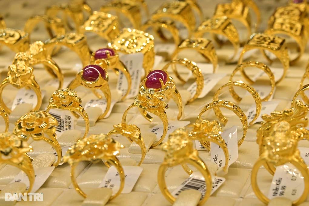 Giá vàng giảm chóng mặt, nhà đầu tư lo có đợt bán tháo-1