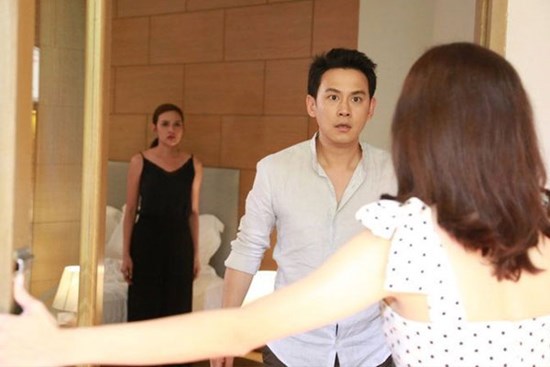 Lúc ôm con rời khỏi nhà, tôi gọi cho nhân tình của chồng để 