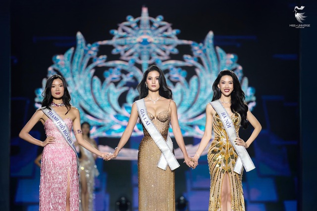 Bị chê bai cách dẫn kém duyên tại Miss Universe Vietnam 2023, nam MC lên tiếng xin lỗi-3