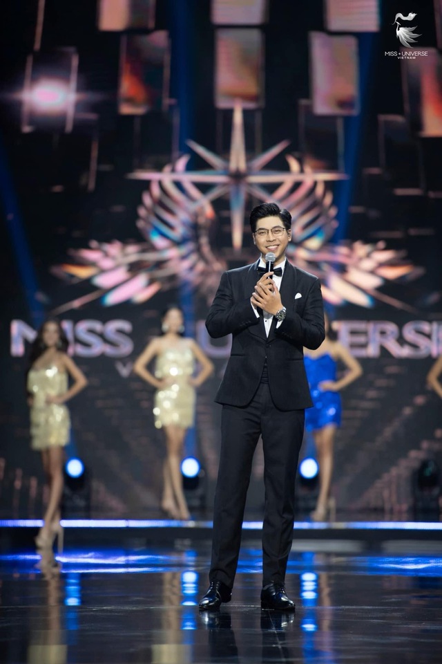 Bị chê bai cách dẫn kém duyên tại Miss Universe Vietnam 2023, nam MC lên tiếng xin lỗi-2