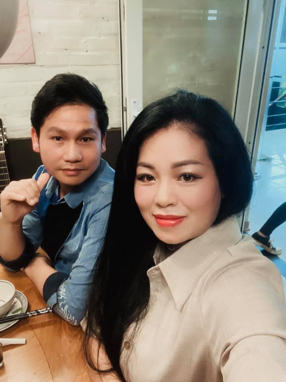 Bị đồn có tình cảm ngoài luồng vì ăn ý, nhưng sự thật Trọng Tấn - Anh Thơ lại có đời sống riêng khác biệt ra sao?-1