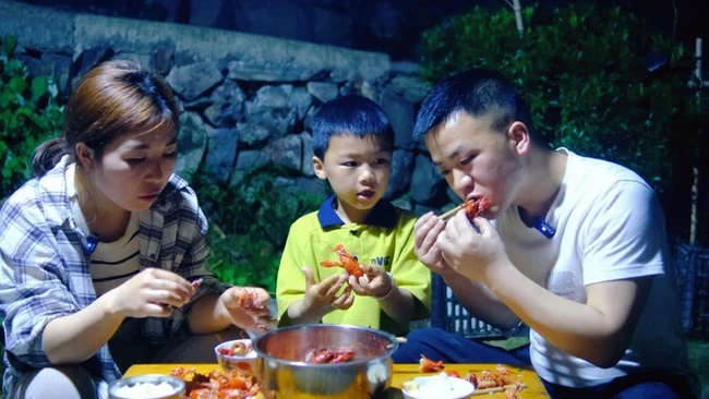 Kiểu cha mẹ khiến con cái cảm giác như mắc nợ cả đời-1