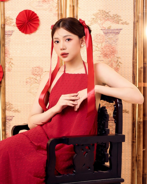 Danh tính người yêu sinh năm 2000 của nam thần sân cỏ: Nhan sắc keo lì, sơ hở là unbox đồ hiệu-11