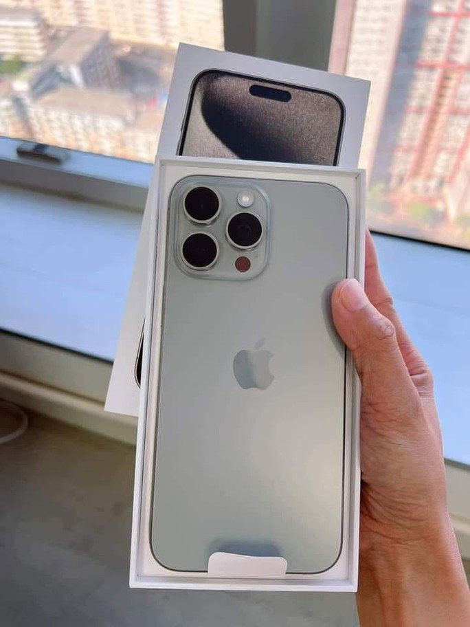 Chủ cửa hàng nói gì trước tin đồn iPhone 15 đội giá hàng triệu đồng do khan hàng?-1