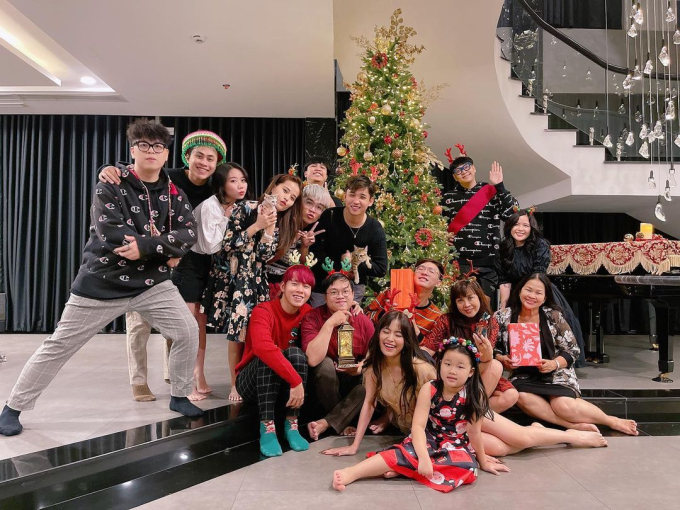 Bên trong căn penthouse cao cấp của Hoàng Thùy Linh: Gia chủ flex thú chơi hoa, cành quả siêu nghệ-11